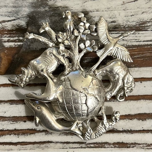 AJC Vintage Brooch Multiple Animals Around the World Earth Planet Silver Tone - Picture 2 of 9